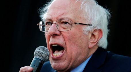 Bernie Sanders difende i finti aiuti pretesto per la guerra in Venezuela. La risposta di Roger Waters al “socialista” è straordinaria