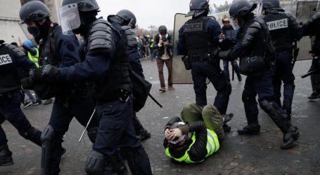L’ultima vergogna del globalismo: il disperato Macron invia l’esercito francese contro i giubbotti gialli