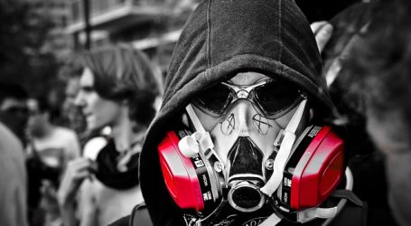 La Leggenda dei Black Bloc, i Teppisti “in Divisa” che Compaiono Quando Serve