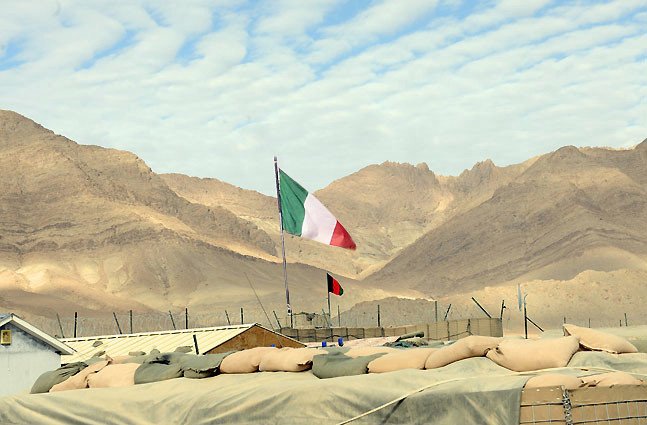 F07e9e79 afd5 4f33 bd70 ed250cf972d217 la bandiera italiana in afghanistanMedium
