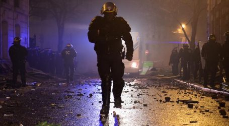 Macron Spegne le sue Ultime Cartucce