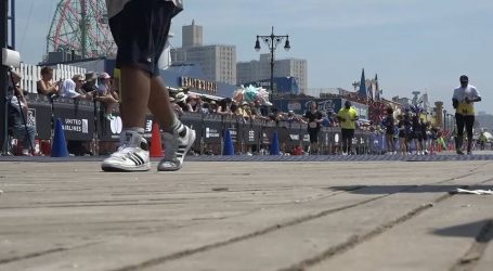 È Accertato che Chi è Vaccinato e fa Sport Rischia la Morte! Un Deceduto e 16 Corridori Stramazzati Durante la Mezza Maratona di Brooklyn