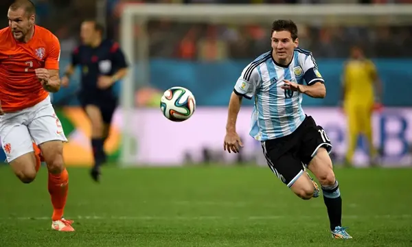 Lionel Messi in action Ho 014