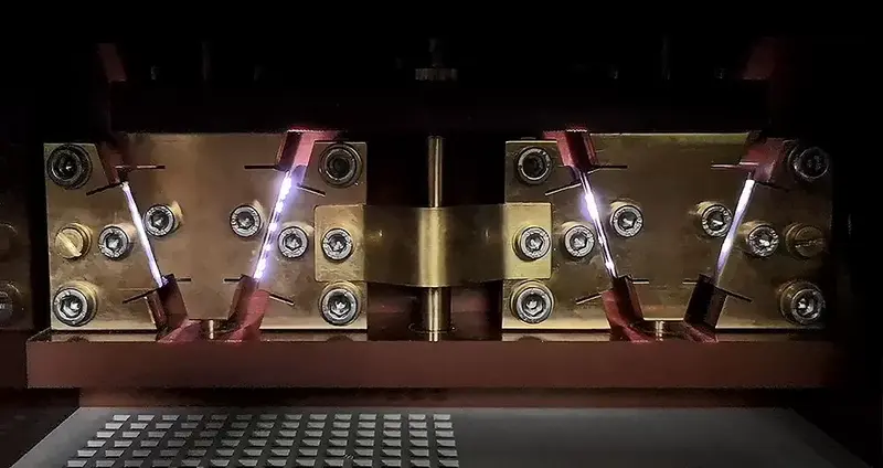 Spark gap v type in operation.jp