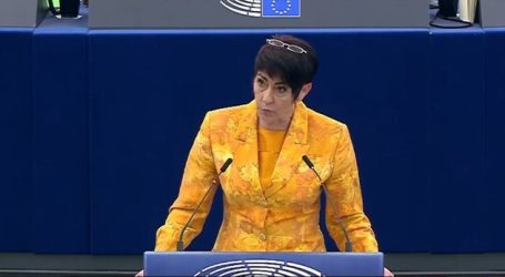 L’Eurodeputata Christine Anderson “Uno dei Pochi Politici Rimasti” a Rappresentare gli Interessi dei Cittadini Europei