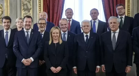 Tutti Coloro che Permettono l’Esistenza del Governo Sono il Cancro della Società