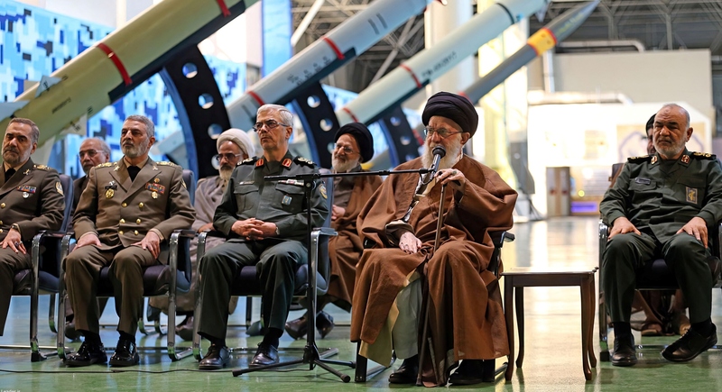 Teheran, la guida suprema iraniana, ayatollah ali khamenei, visita la mostra dei risultati aerospaziali dell'irgc