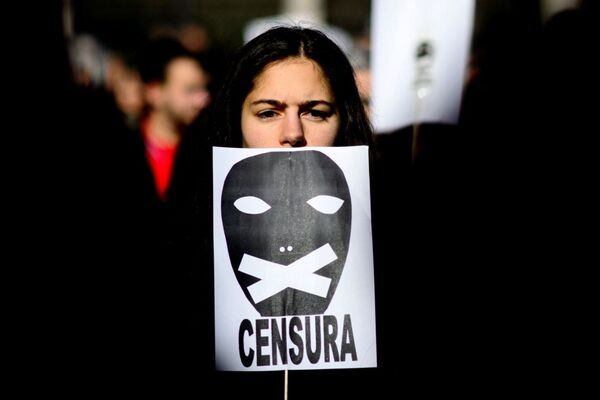 Censura 1 2899887673 (1)
