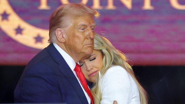 Donald trump 32 rt gmh 250921 17