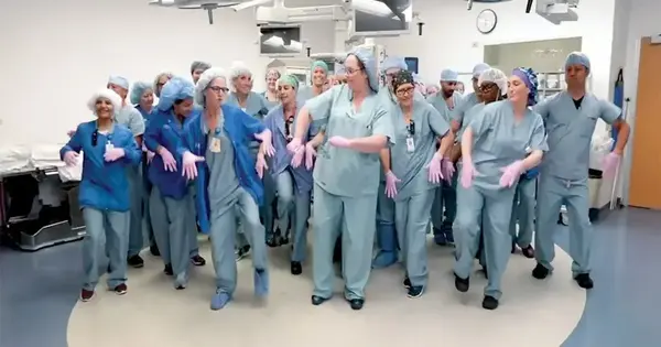 Mh20191021 outlier pink gloves 2