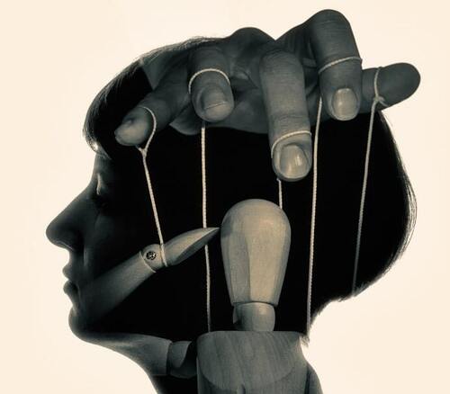 Manipolazione mentale 414790753 (1)