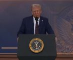 Trump a Davos annuncia davanti ad una platea entusiasta che il ‘Covid’ è stata un’operazione militare fatta con armi chimiche (Video Ufficiale)