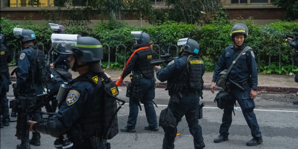 Polizia violenta negli stati uniti ben 1247 uccisi nel 2023 in florida a legare legare mani e pie social social l4khb