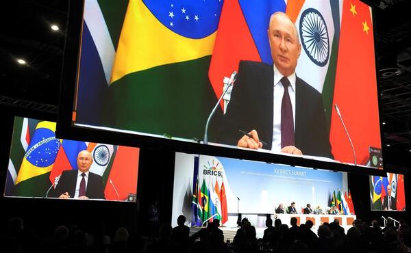VLADIMIR PUTIN IN VIDEOCOLLEGAMENTO AL BRICS