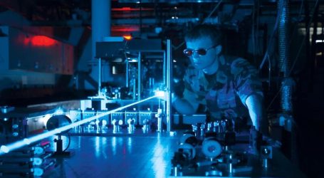 Le forze armate e i servizi segreti di tutto il mondo stanno collaborando per controllare la società: lobby coinvolte e nomi eccellenti