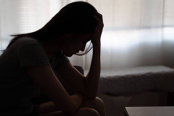 SH ragazza depressa 1024x683