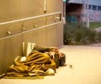 Ci hanno derubato e la gente sta vivendo la caduta più ripida e rapida di sempre nella povertà senza nemmeno reagire