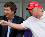 La Heritage Foundation ha lanciato Tucker Carlson. Ora lui sta aiutando questa organizzazione criminale a ricostruire un America che risponda ai miliardari anziché agli elettori
