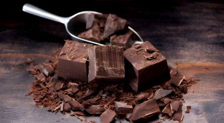 Le proprietà del cioccolato fondente, uno straordinario alleato del tuo cervello