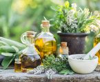 Le grandi aziende farmaceutiche hanno brevettato ciò che cresce nel tuo giardino e la maggior parte delle persone non lo sa