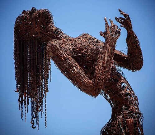 Esempi scultura moderna mondo 02 (1)
