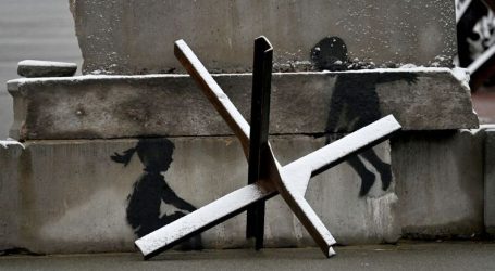 La follia premeditata e inscenata della guerra