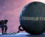 Quasi tutti gli americani sono vittime di una sorta di “sindrome di Stoccolma” nazionalista