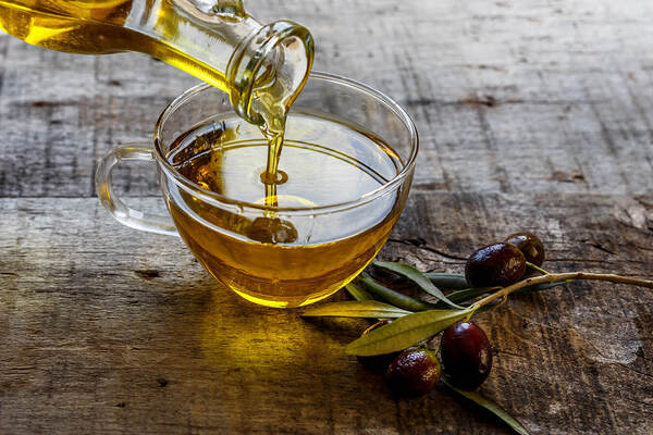 Olio di oliva 3862783581 (1)